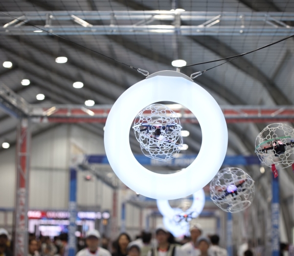 Đi Học Bằng Metro Số 1 Đến SHTPTraining - Cẩm Nang Cho Phụ Huynh Có Con Học  Drone Soccer Hè 2026