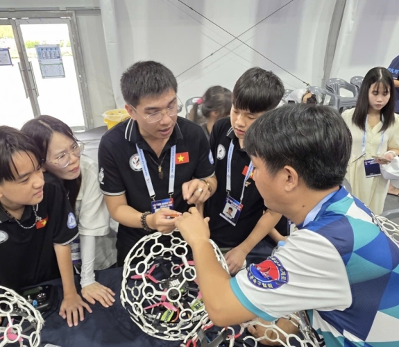 DroneSoccer Việt Nam-HDFPV hướng tới phát triển Khoa Học - Công nghệ - Đổi mới sáng tạo.